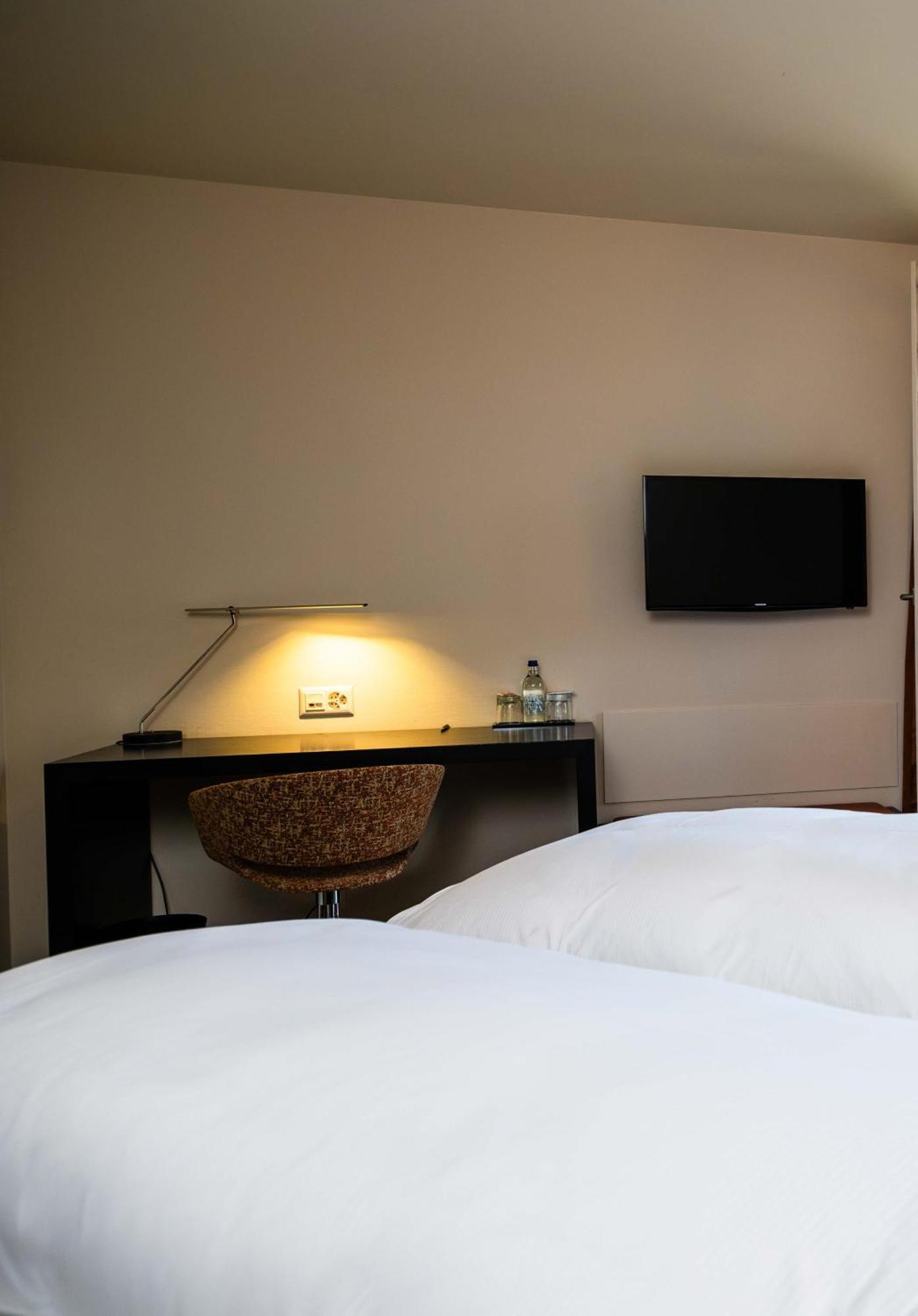 Hotel Seepark Thun Quarto foto